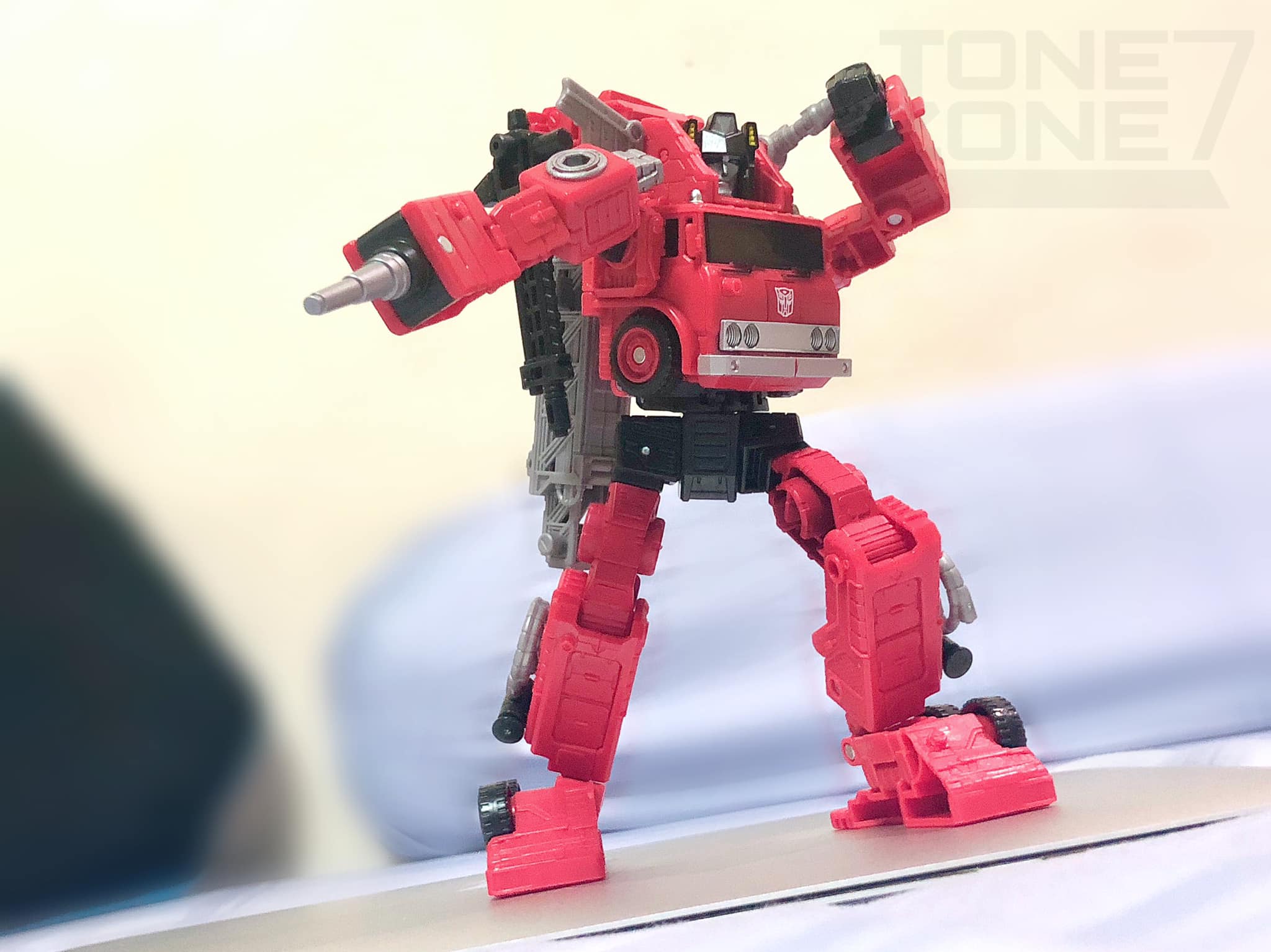 Transformers Kingdom Inferno Voyager Class In-Hand Images
